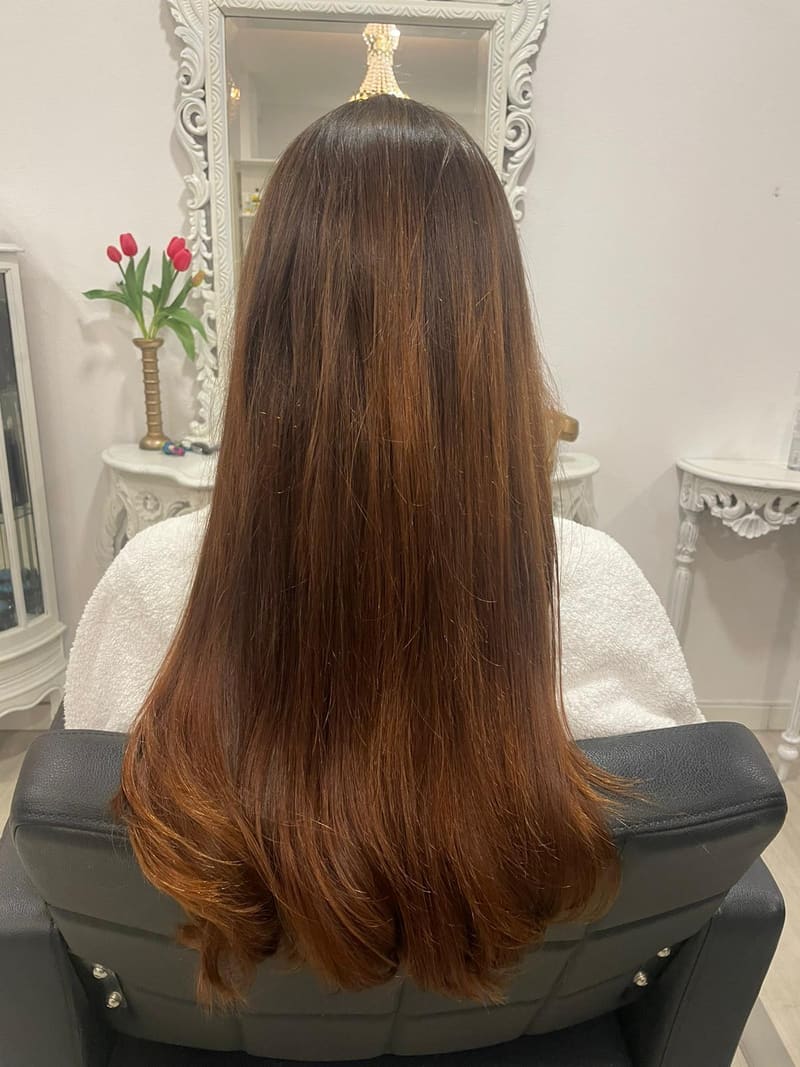 Cabelo comprido e liso com extensões, resultado no estúdio de Vila Real