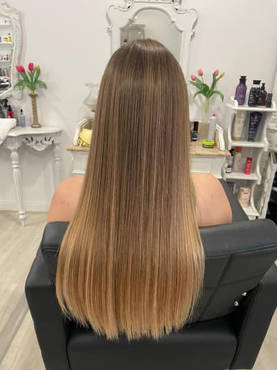 Depois: cabelo comprido e denso com extensões aplicadas
